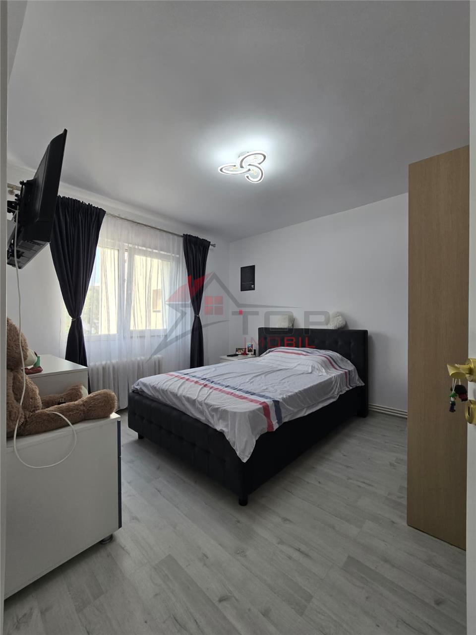 Mircea cel Batran - 2 camere decomandat, etaj intermediar - Iasi